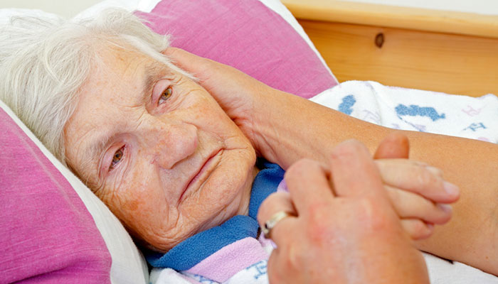 hospice nurse explains phenomena before death